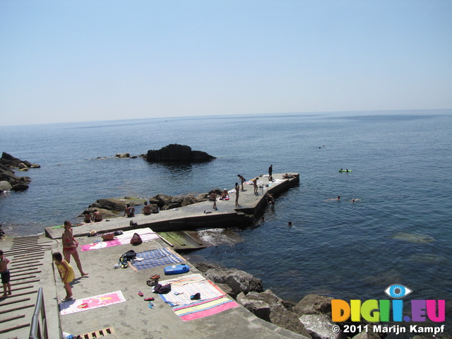SX19658 Swimming at Corniglia, Cinque Terre, Italy
